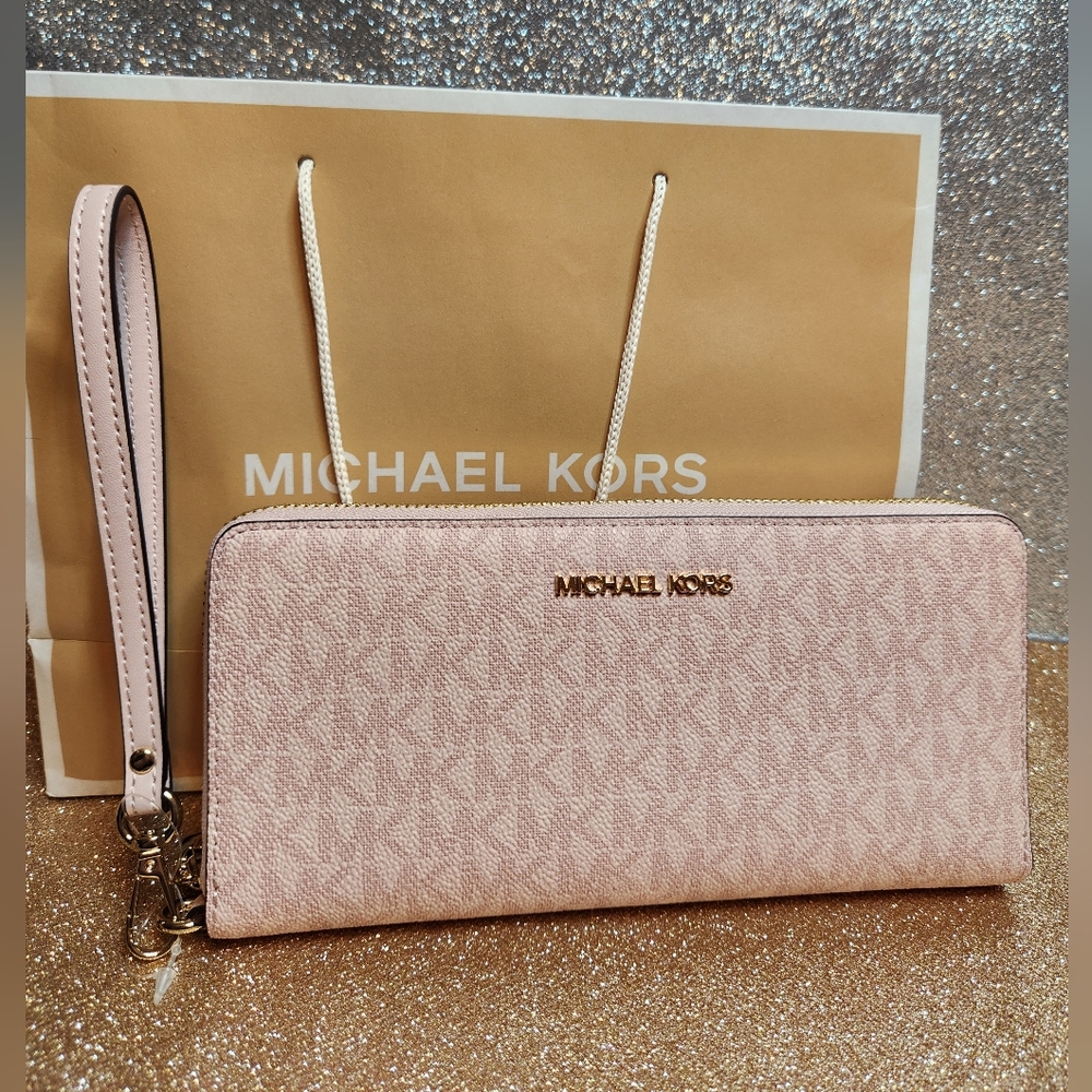 Michael Kors Powder Blush Large Trvl Zip Wallet W/ Wristlet Strap ✨️NWT✨️